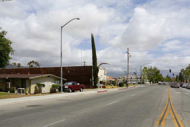 130 W Esplanade Ave in San Jacinto, CA - Building Photo - Building Photo