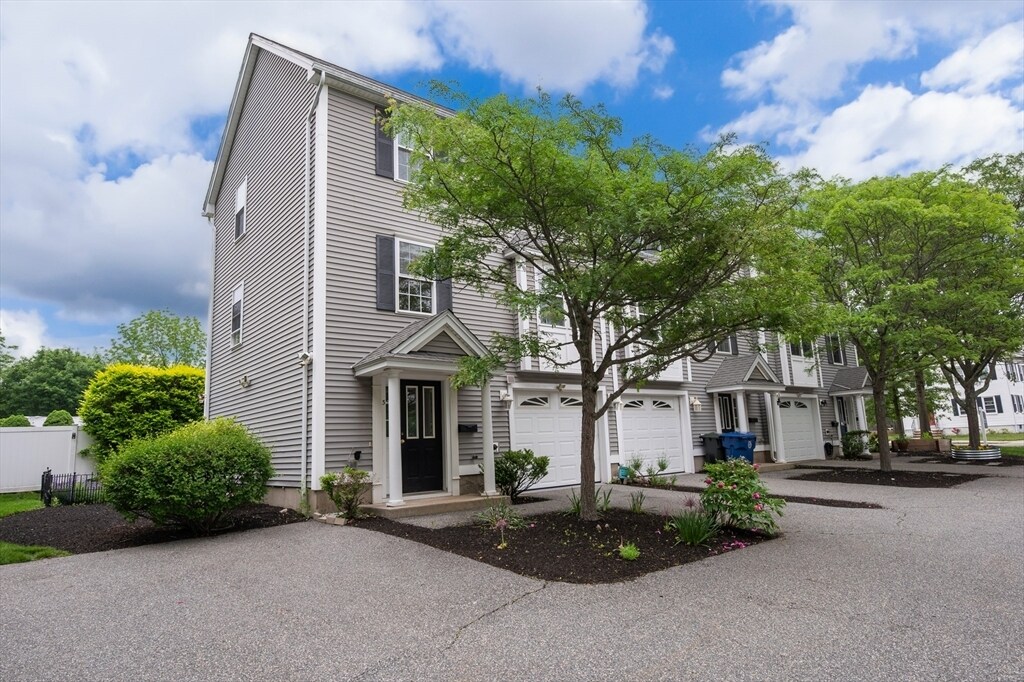 73 Liberty St in Danvers, MA - Building Photo