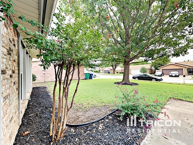 6625 Fair Oaks Dr in Watauga, TX - Building Photo - Building Photo