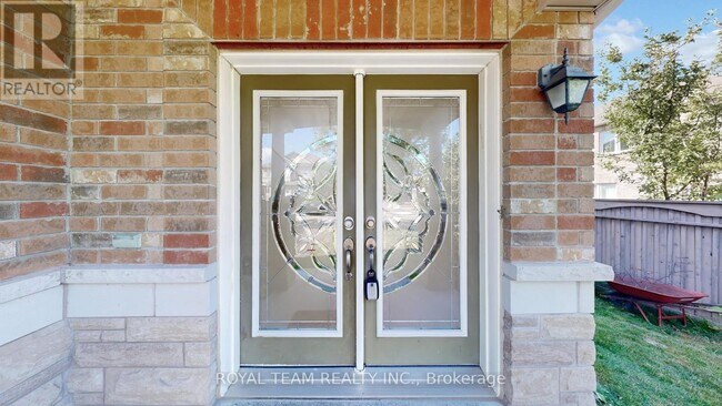 246 Lauderdale Dr in Vaughan, ON - Building Photo - Building Photo