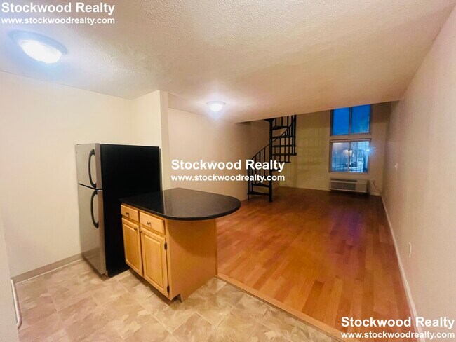 382 Dorchester St in Boston, MA - Foto de edificio - Building Photo