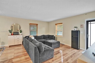 1300 NW 87th St in Miami, FL - Building Photo - Building Photo