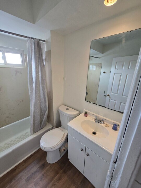 2555-2557-2557 Sullivant Ave in Columbus, OH - Building Photo