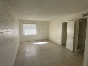 7109 W Wolf St in Phoenix, AZ - Building Photo - Building Photo