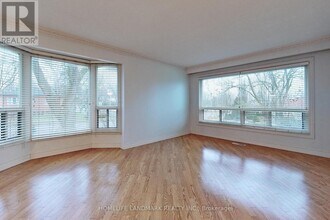 74 Creekwood Dr in Toronto, ON - Building Photo - Building Photo