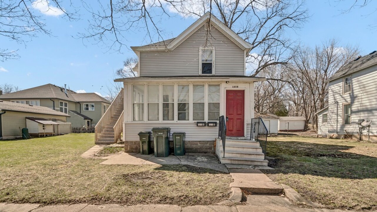 1315-1317 State St in Cedar Falls, IA - Building Photo