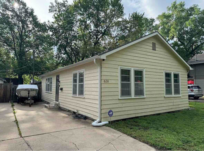 property at 628 S Fountain St