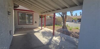 7055 Sylvan Oak Dr in Las Vegas, NV - Building Photo