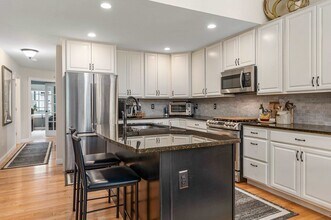 6 Blossom Ln in Stratham, NH - Building Photo - Building Photo