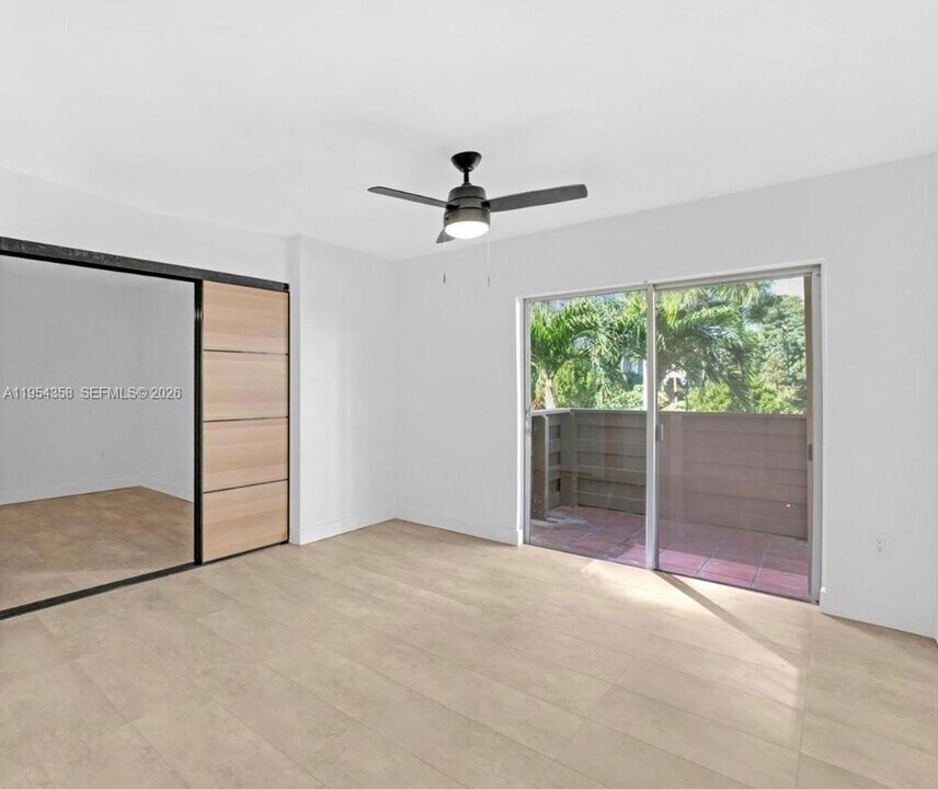 8315 SW 72nd Ave in Miami, FL - Foto de edificio