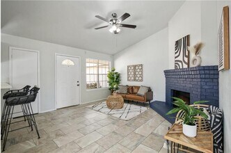 517-519 Greenlawn Blvd in Round Rock, TX - Building Photo - Building Photo