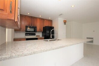 1122 NW 82nd Ave in Coral Springs, FL - Building Photo - Building Photo