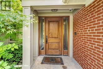 96 Laurentide Dr in Toronto, ON - Building Photo - Building Photo