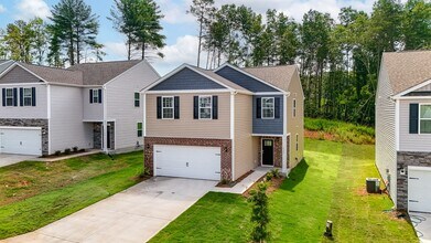 1359 37th Ave Lane NE in Hickory, NC - Building Photo - Building Photo