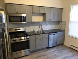 352 Carnegie Pl, Unit 352 1Fl in Union, NJ - Building Photo