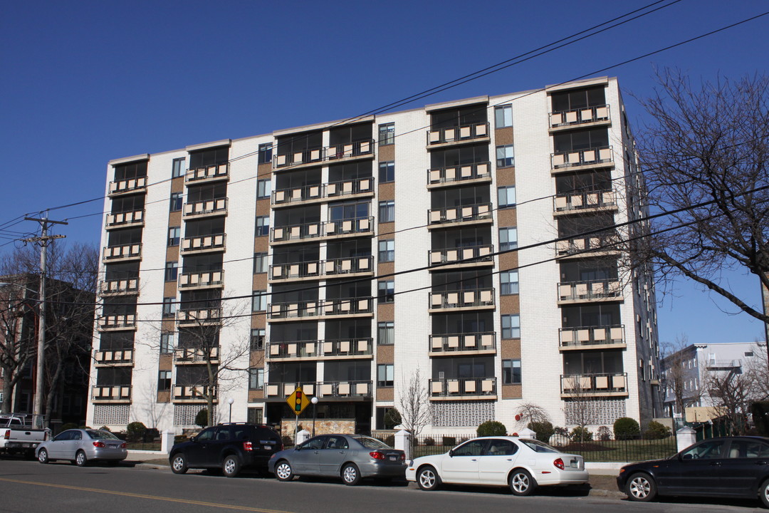 Mass Ave, 385 in Arlington, MA - Foto de edificio