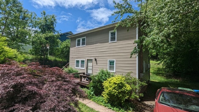 2 Cedar Hill Cir in Asheville, NC - Building Photo - Building Photo