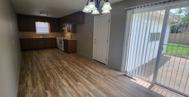 324 E Morningside St in Springfield, MO - Building Photo - Building Photo