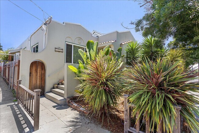 3608 Fruitvale Ave in Oakland, CA - Foto de edificio - Building Photo