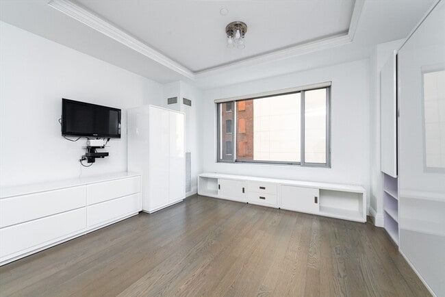 1 Huntington Ave, Unit 311 in Boston, MA - Foto de edificio - Building Photo