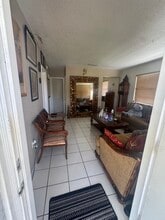 401 SW 78th Pl in Miami, FL - Foto de edificio - Building Photo