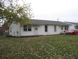 1313 Davis St in Charleston, IL - Building Photo