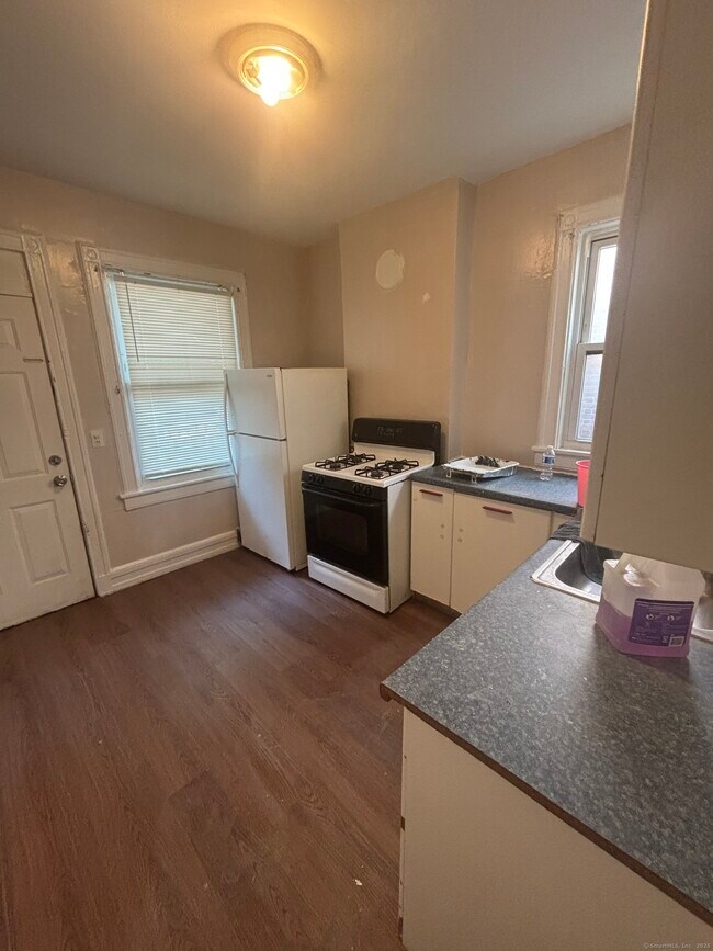 401 Dover St in Bridgeport, CT - Building Photo - Building Photo