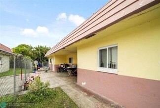 7701 SW 10th St-Unit -A in North Lauderdale, FL - Building Photo - Building Photo