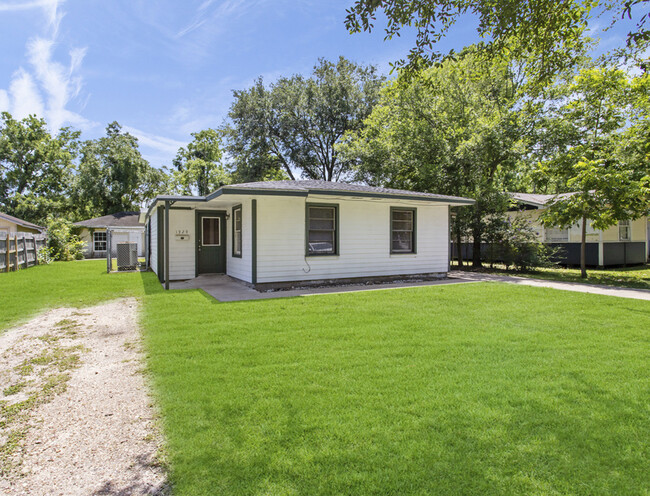 1929 Magnolia Dr in La Marque, TX - Building Photo - Building Photo