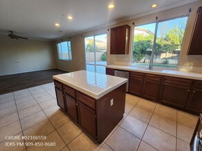 6836 Red Cardinal Ct in Corona, CA - Building Photo - Building Photo