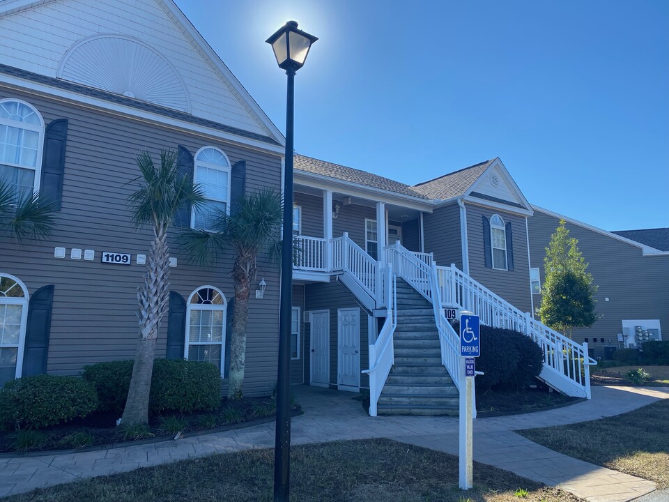 1109 Peace Pipe Pl, Unit 3-204 in Myrtle Beach, SC - Foto de edificio