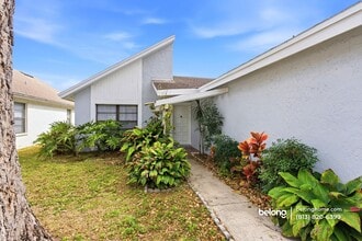 4401 Ridgeline Cir in Tampa, FL - Foto de edificio - Building Photo