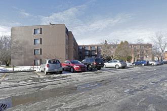 Place Sieur de Gros Bois Apartments in Longueuil, QC - Building Photo - Building Photo