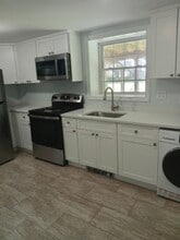 4 Washington St in Bedford, MA - Foto de edificio - Building Photo