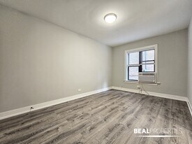 429 W Belden Ave in Chicago, IL - Building Photo