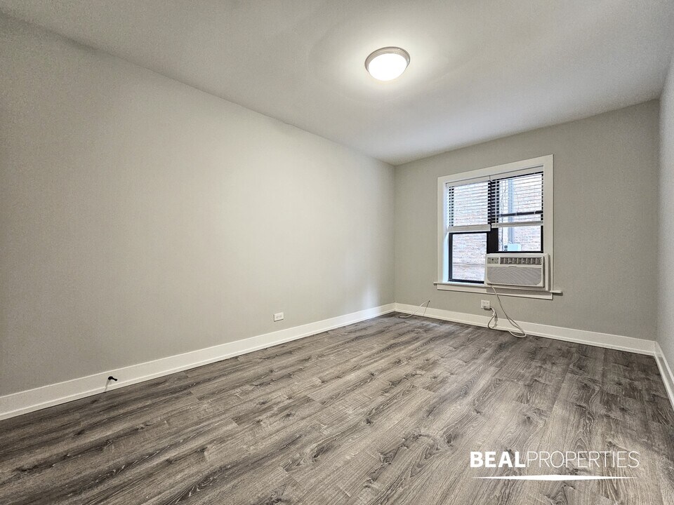 429 W Belden Ave in Chicago, IL - Building Photo