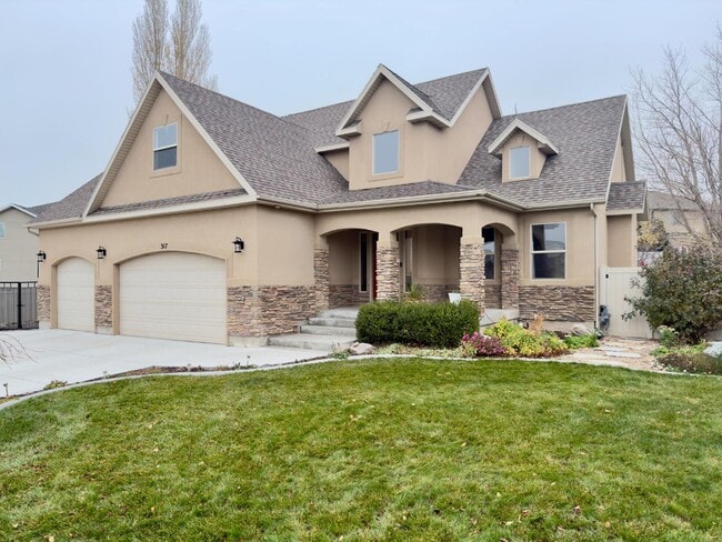 property at 317 W Farmside Dr