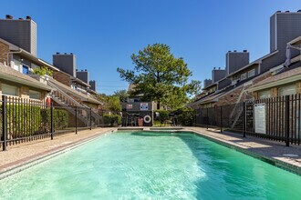 Willow Run Townhomes in Houston, TX - Building Photo - Building Photo