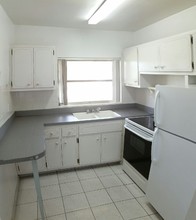 2980 NW 43 Terrace, Unit 204 in Lauderdale Lakes, FL - Building Photo - Building Photo