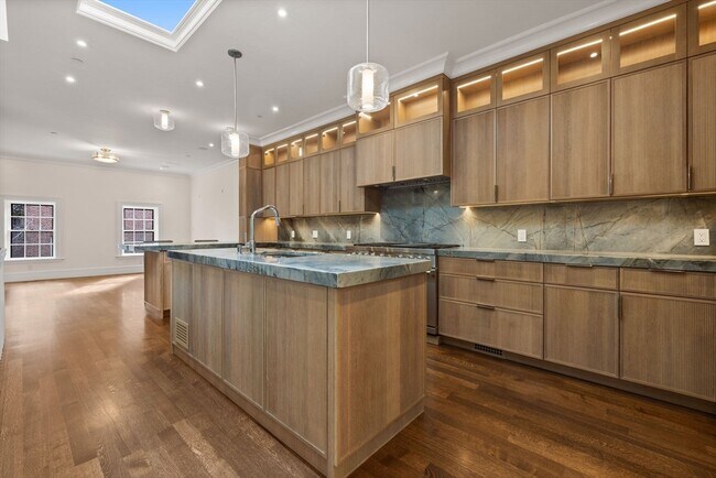 2 Byron St in Boston, MA - Building Photo - Building Photo