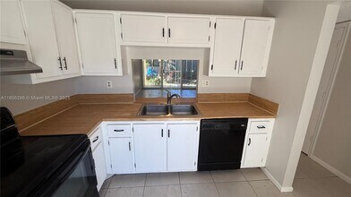 3200 NW 5th Terrace in Pompano Beach, FL - Building Photo - Building Photo