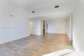 8395 SW 73rd Ave in Miami, FL - Building Photo - Building Photo