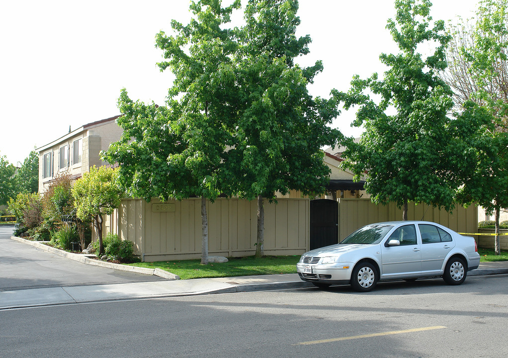 2522 Elden Ave in Costa Mesa, CA - Building Photo