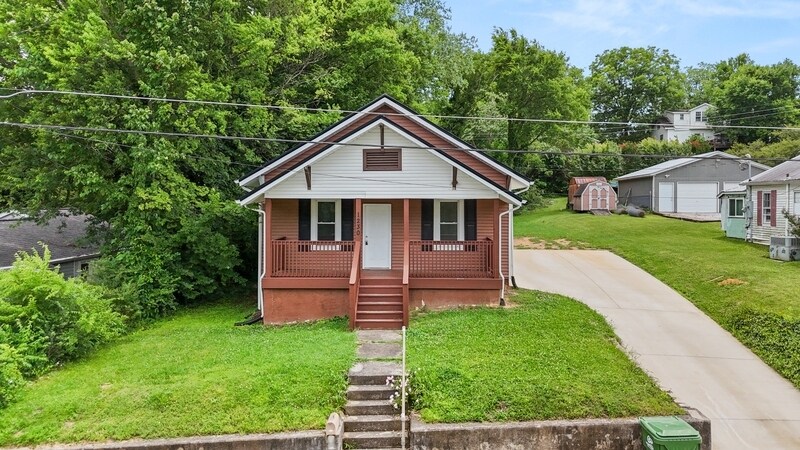 1230 Irwin Ave in Maryville, TN - Building Photo