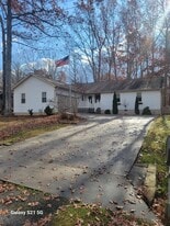 140 Shelley Ln in Crossville, TN - Building Photo