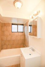 1632 W Pratt Blvd, Unit #3N in Chicago, IL - Building Photo - Building Photo