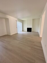 10125 De Soto Ave in Chatsworth, CA - Building Photo - Building Photo