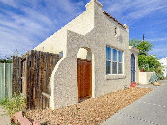 1333 E Broadway Blvd in Tucson, AZ - Building Photo - Building Photo