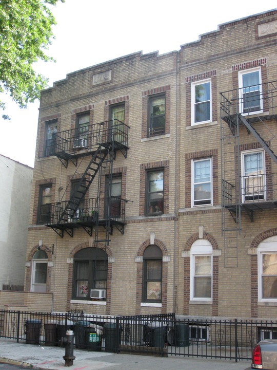 521 83rd St in Brooklyn, NY - Building Photo