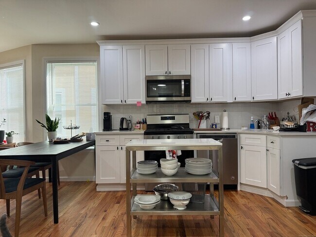 140 Foster St, Unit 1 in New Haven, CT - Building Photo - Building Photo